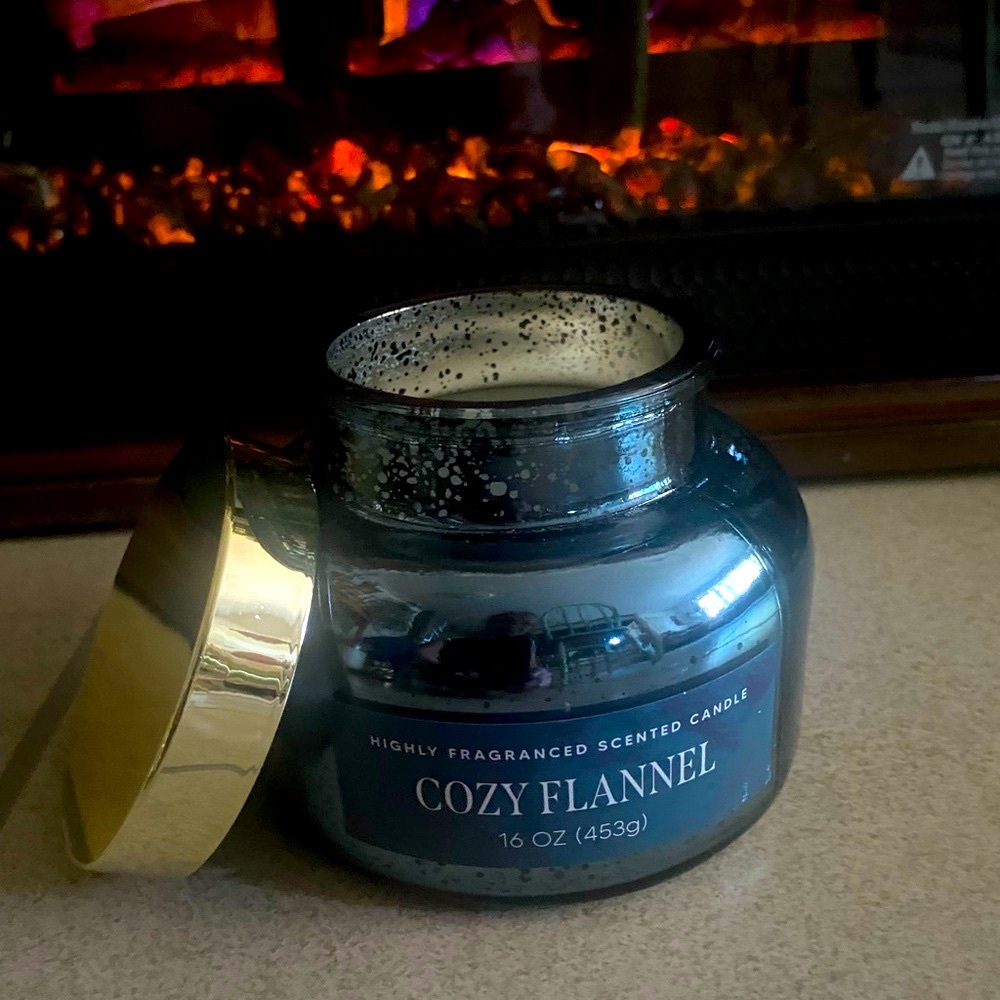Cozy Flannel 16oz Highly Fragranced Scented Candle